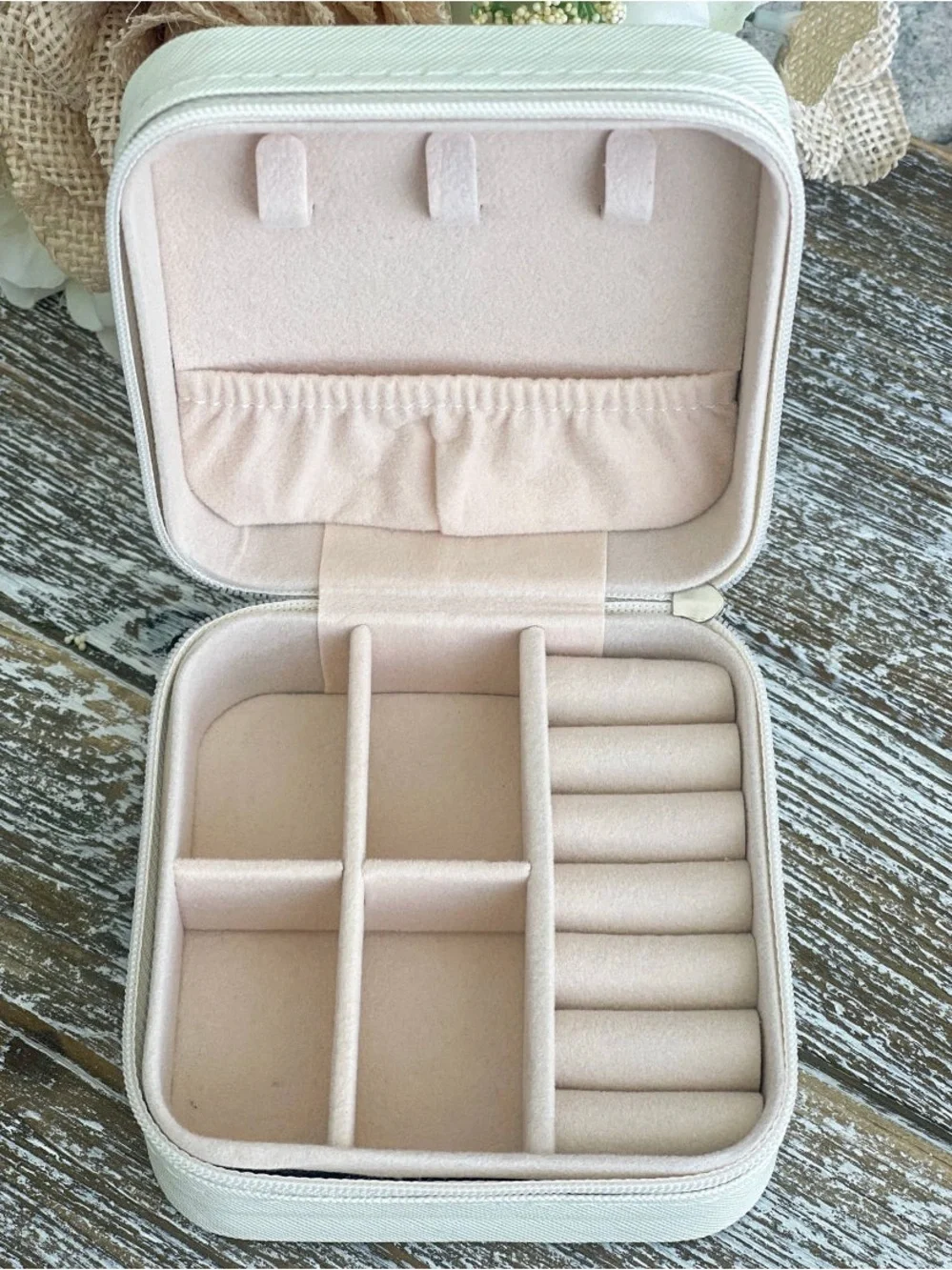 Compact Cream Travel Jewelry Case - Unbranded